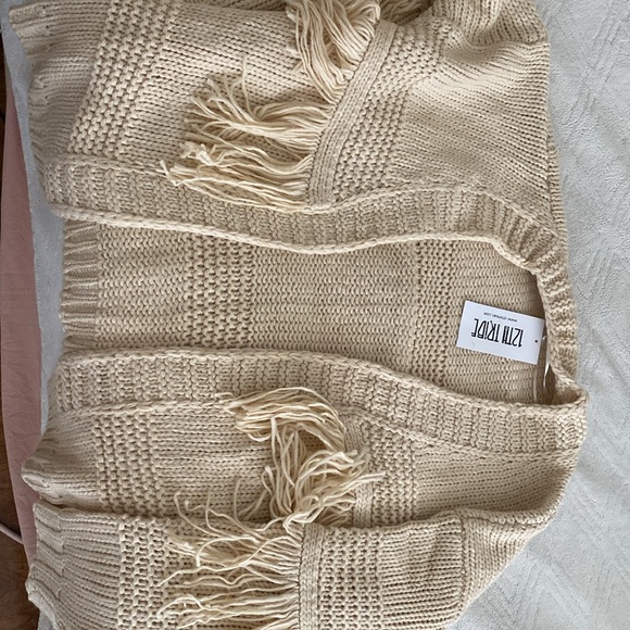 Just a tad too big on me. Never worn with tags on! - Picture 3 of 3